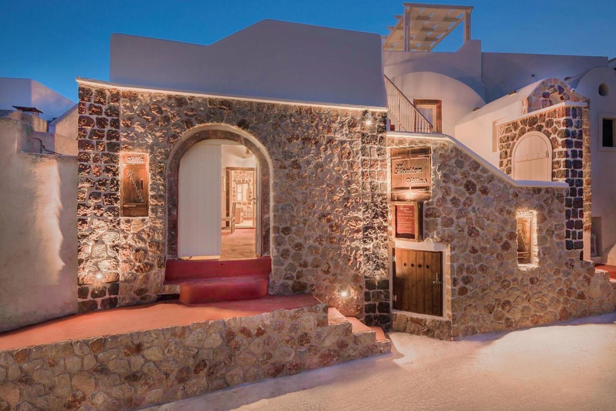 Luxury Hariton Vila Emporio (Santorini)