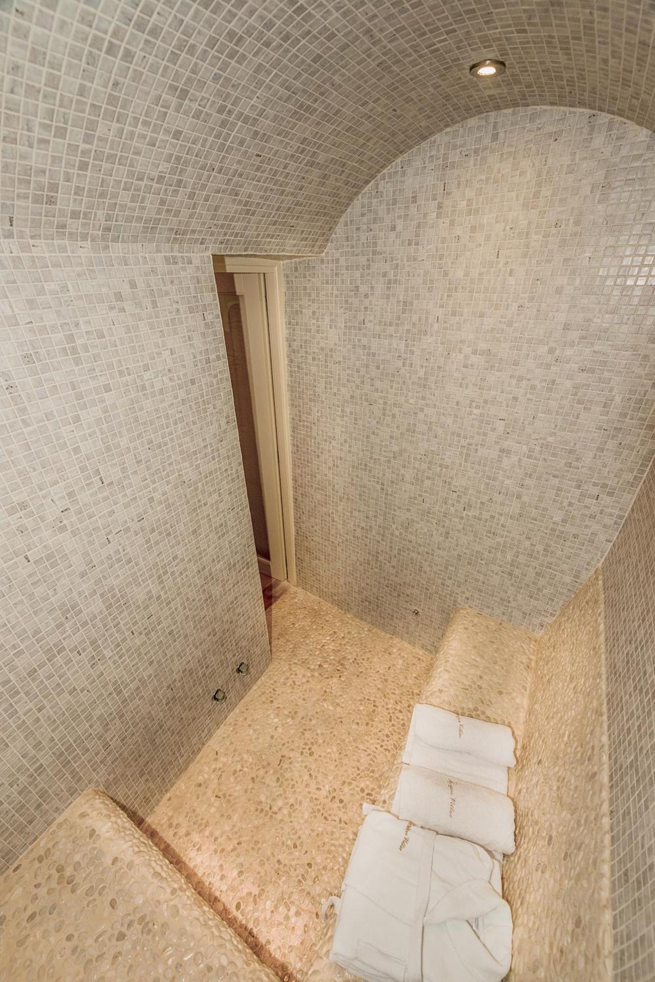Luxury Hariton Villa Emporio (Santorini)